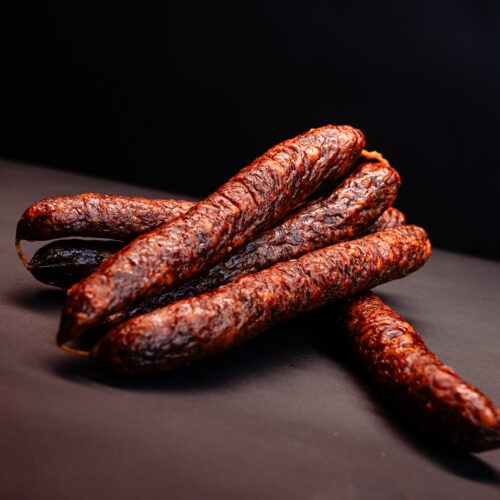 Cârnați de casă afumați picanți produs din carne afumat La Călin